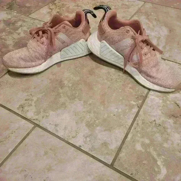 EUC women's Adidas Boost running sneakers, sz  6.5, $40 - Picture 2 of 5